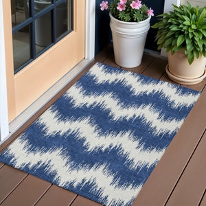 Homeroots 3' Durable Black And Ivory Chevron Indoor Outdoor Area Rug - Stylish, Washable, And Versatile Design 3' X 5' Polyester 591801