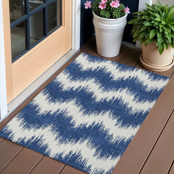 Homeroots 3' Durable Black And Ivory Chevron Indoor Outdoor Area Rug - Stylish, Washable, And Versatile Design 3' X 5' Polyester 591801
