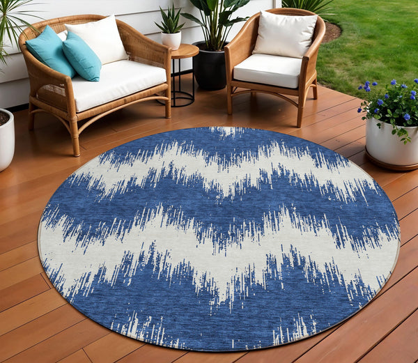 Homeroots 3' Durable Black And Ivory Chevron Indoor Outdoor Area Rug - Stylish, Washable, And Versatile Design 8' Round Polyester 591803