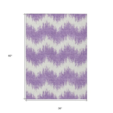 Homeroots 3' Durable Black And Ivory Chevron Indoor Outdoor Area Rug - Stylish, Washable, And Versatile Design 3' X 5' Polyester 591819