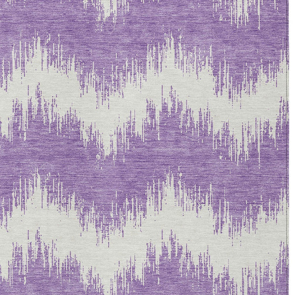 Homeroots 3' Durable Black And Ivory Chevron Indoor Outdoor Area Rug - Stylish, Washable, And Versatile Design 3' X 5' Polyester 591819