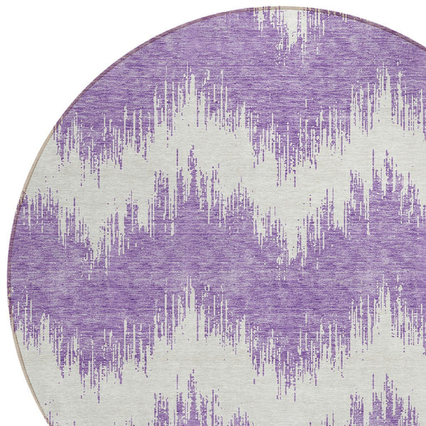 Homeroots 3' Durable Black And Ivory Chevron Indoor Outdoor Area Rug - Stylish, Washable, And Versatile Design 8' Round Polyester 591821