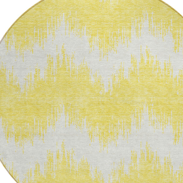 Homeroots 3' Durable Black And Ivory Chevron Indoor Outdoor Area Rug - Stylish, Washable, And Versatile Design 8' Round Polyester 591851