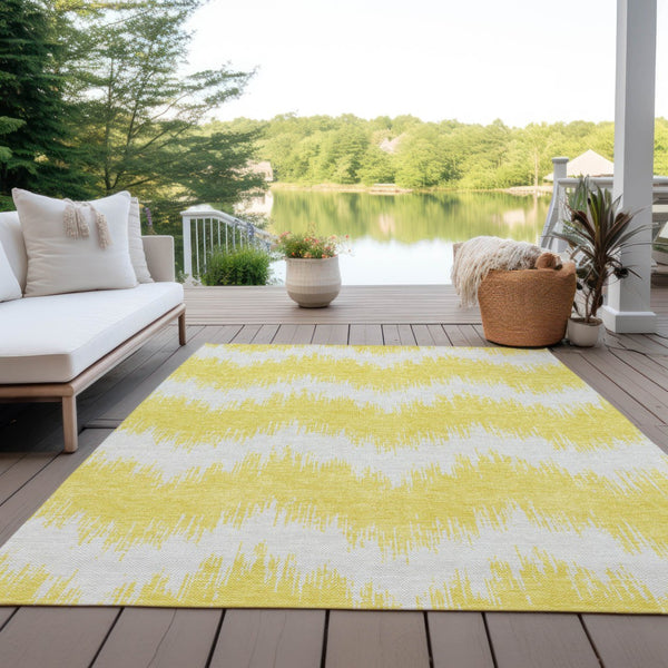 Homeroots 3' Durable Black And Ivory Chevron Indoor Outdoor Area Rug - Stylish, Washable, And Versatile Design 8' X 10' Polyester 591852