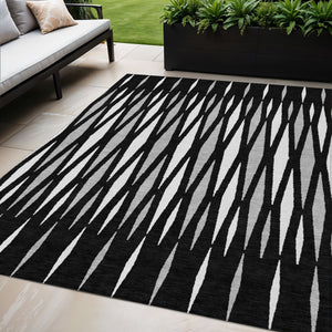Homeroots 3' Black Ivory And Gray Geometric Indoor Outdoor Area Rug - Stylish, Washable, Stain Resistant Design 5' X 8' Polyester 591856