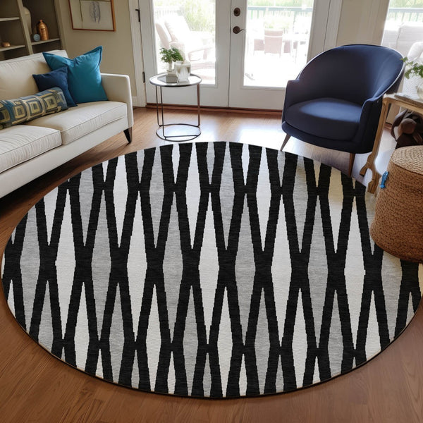 Homeroots 3' Black Ivory And Gray Geometric Indoor Outdoor Area Rug - Stylish, Washable, Stain Resistant Design 8' Round Polyester 591857