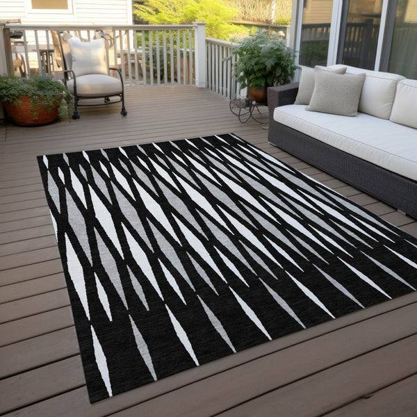Homeroots 3' Black Ivory And Gray Geometric Indoor Outdoor Area Rug - Stylish, Washable, Stain Resistant Design 10' X 14' Polyester 591860