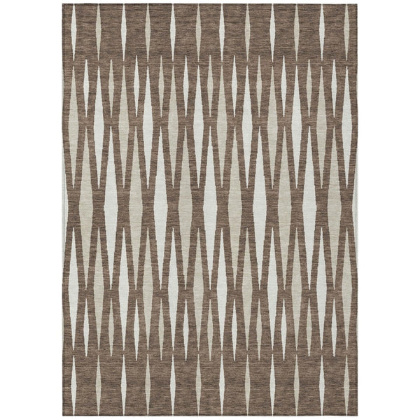 HomeRoots 5' Brown and Ivory Geometric Area Rug - Stylish, Washable, Durable Indoor/Outdoor Design for Any Space 5' X 8' 591868