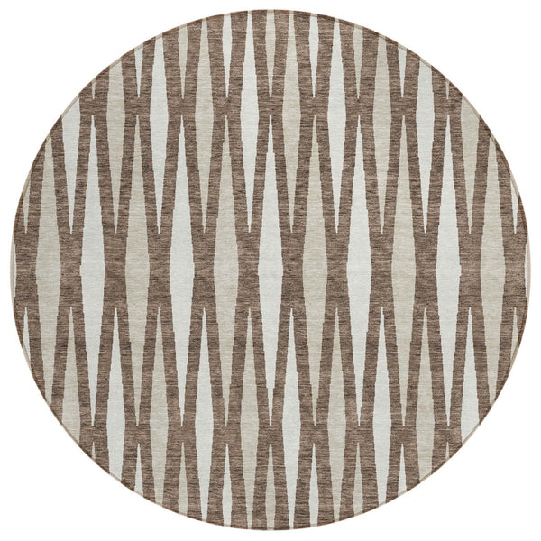 HomeRoots 5' Brown and Ivory Geometric Area Rug - Stylish, Washable, Durable Indoor/Outdoor Design for Any Space 8' Round 591869