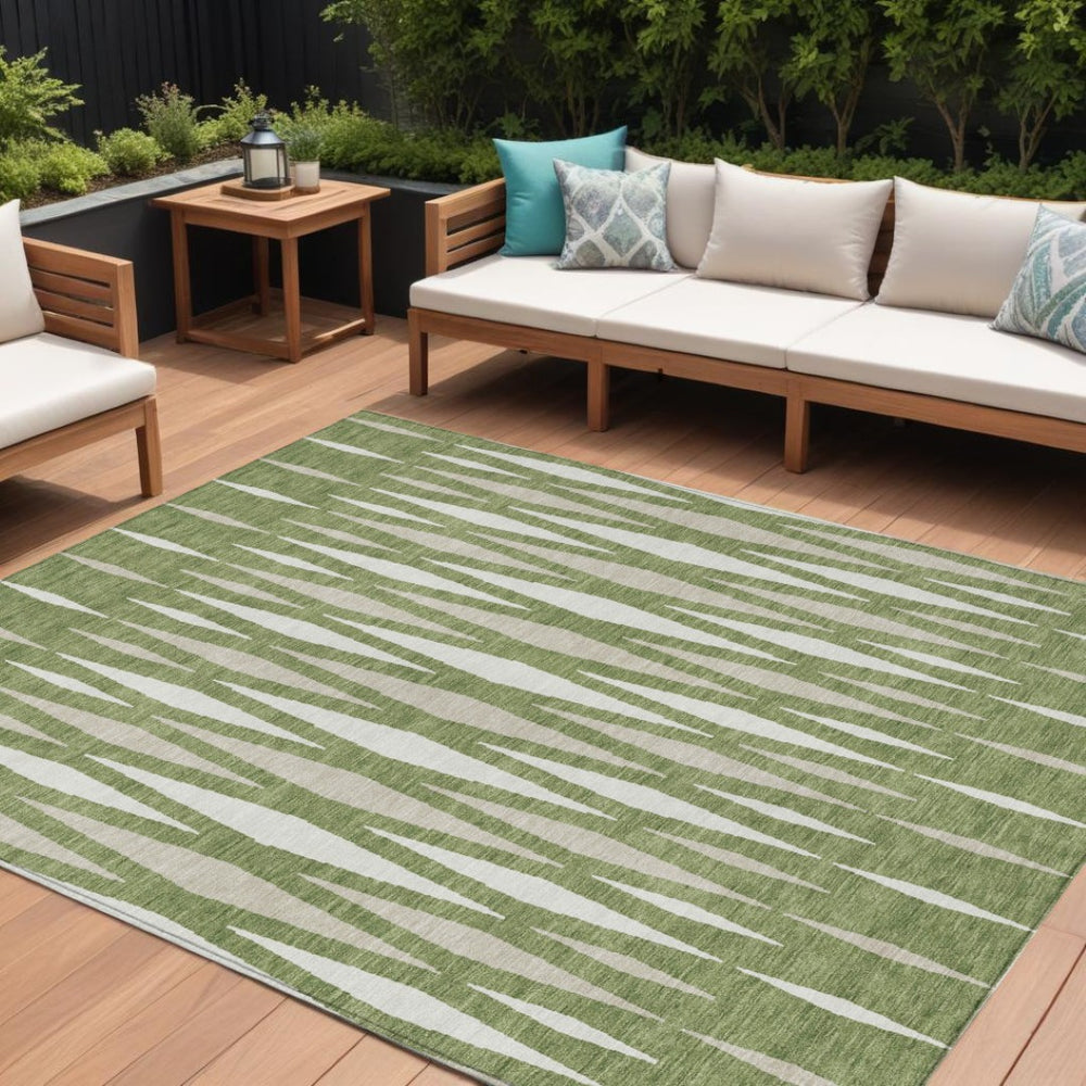 HomeRoots 5' Bold Green and Ivory Geometric Washable Area Rug for Indoor and Outdoor Versatile Spaces 10' X 14' 591878