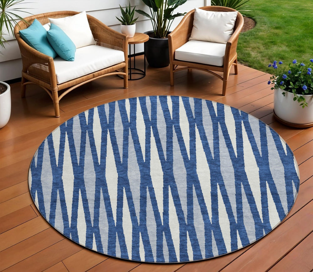 HomeRoots 5' Geometric Indoor Outdoor Area Rug in Navy Blue, Gray & Ivory - Durable, Washable & Stylish 8' Round 591899
