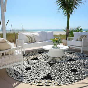 Homeroots 3' Artichoke Green And Brown Geometric Washable Area Rug For Indoor And Outdoor Spaces, Durable Design 8' Round Polyester 591935