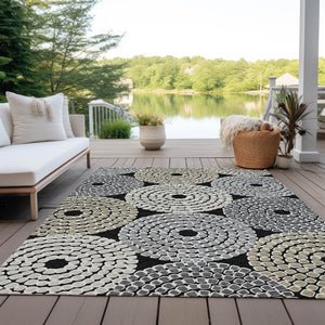 HomeRoots 5' Geometric Black, Gray, and Beige Washable Area Rug for Stylish Indoor & Outdoor Living Spaces 8' X 10' 591936