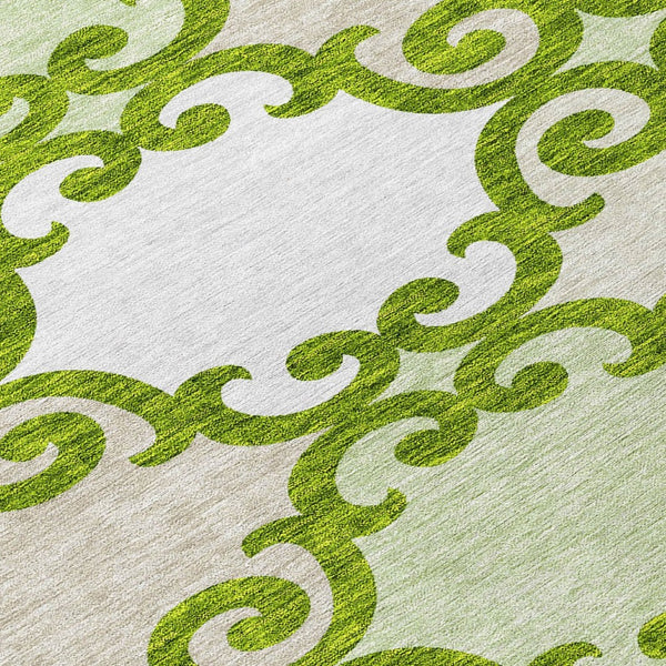 HomeRoots 5' Vibrant Lime Green and Ivory Trellis Washable Area Rug for Indoor and Outdoor Spaces 8' Round 592031