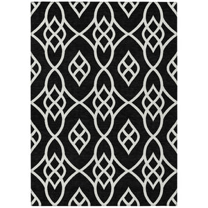 HomeRoots 5' Black and Ivory Trellis Rug - Stylish, Washable Indoor/Outdoor Area Rug for Versatile Spaces 5' X 8' 592078