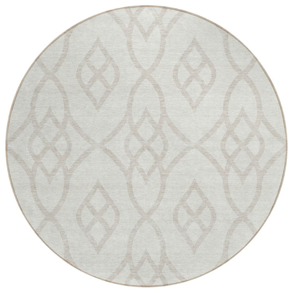HomeRoots 5' Ivory and Gray Trellis Area Rug – Stylish, Washable Indoor/Outdoor Carpet for High-Traffic Spaces 8' Round 592103