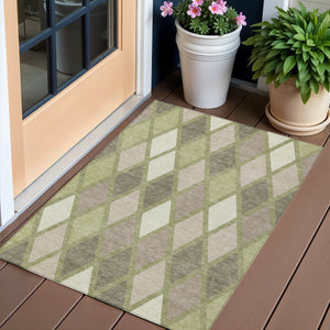Homeroots 3' Stylish Artichoke Green Beige Ivory Geometric Washable Area Rug For Indoor And Outdoor Use 3' X 5' Polyester 592275