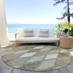 Homeroots 3' Stylish Artichoke Green Beige Ivory Geometric Washable Area Rug For Indoor And Outdoor Use 8' Round Polyester 592277