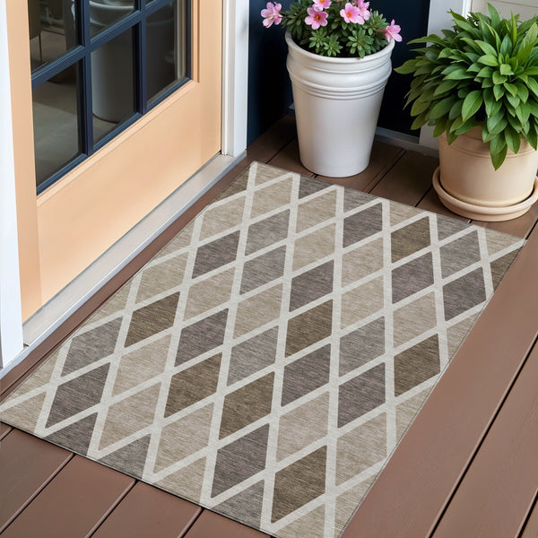 Homeroots 3' Stylish Artichoke Green Beige Ivory Geometric Washable Area Rug For Indoor And Outdoor Use 3' X 5' Polyester 592281