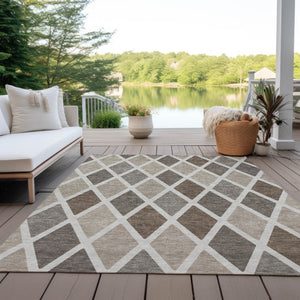 Homeroots 3' Stylish Artichoke Green Beige Ivory Geometric Washable Area Rug For Indoor And Outdoor Use 3' X 5' Polyester 592281