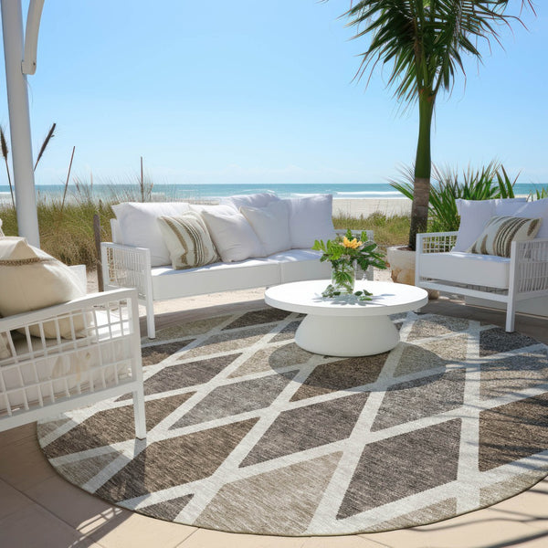 Homeroots 3' Stylish Artichoke Green Beige Ivory Geometric Washable Area Rug For Indoor And Outdoor Use 8' Round Polyester 592283