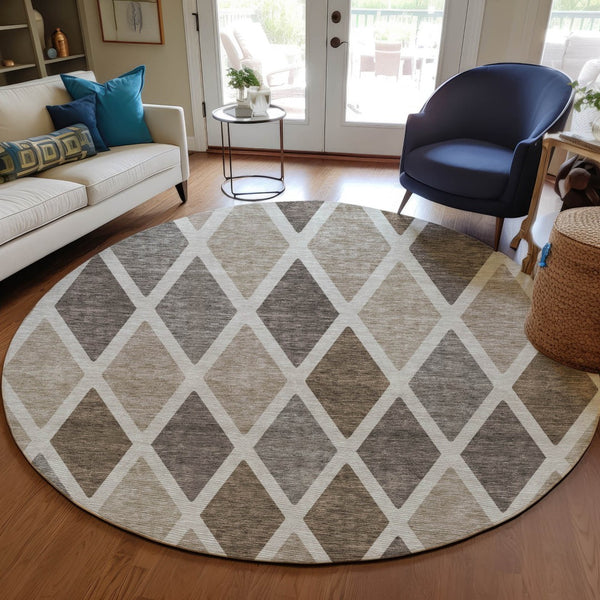 Homeroots 3' Stylish Artichoke Green Beige Ivory Geometric Washable Area Rug For Indoor And Outdoor Use 8' Round Polyester 592283
