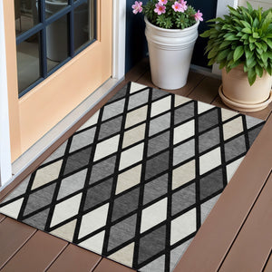 Homeroots 3' Stylish Artichoke Green Beige Ivory Geometric Washable Area Rug For Indoor And Outdoor Use 3' X 5' Polyester 592287