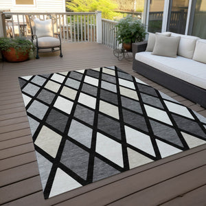 Homeroots 3' Stylish Artichoke Green Beige Ivory Geometric Washable Area Rug For Indoor And Outdoor Use 3' X 5' Polyester 592287