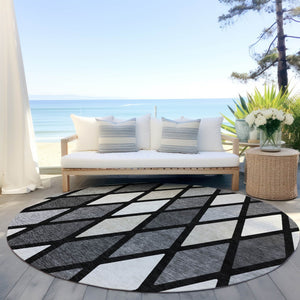 Homeroots 3' Stylish Artichoke Green Beige Ivory Geometric Washable Area Rug For Indoor And Outdoor Use 8' Round Polyester 592289