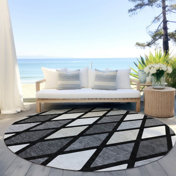 Homeroots 3' Stylish Artichoke Green Beige Ivory Geometric Washable Area Rug For Indoor And Outdoor Use 8' Round Polyester 592289