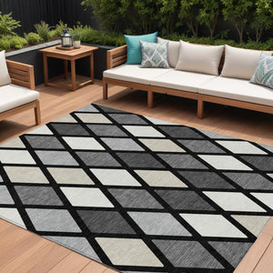 Homeroots 3' Stylish Artichoke Green Beige Ivory Geometric Washable Area Rug For Indoor And Outdoor Use 9' X 12' Polyester 592291