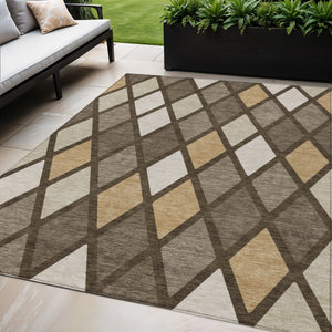 Homeroots 3' Stylish Artichoke Green Beige Ivory Geometric Washable Area Rug For Indoor And Outdoor Use 5' X 8' Polyester 592294