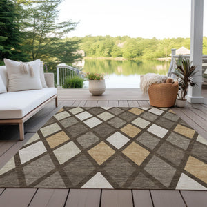 Homeroots 3' Stylish Artichoke Green Beige Ivory Geometric Washable Area Rug For Indoor And Outdoor Use 5' X 8' Polyester 592294