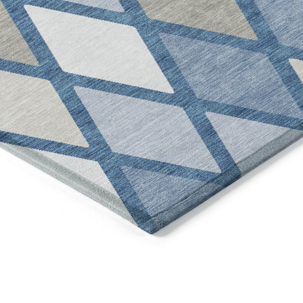 Homeroots 3' Stylish Artichoke Green Beige Ivory Geometric Washable Area Rug For Indoor And Outdoor Use 3' X 5' Polyester 592299