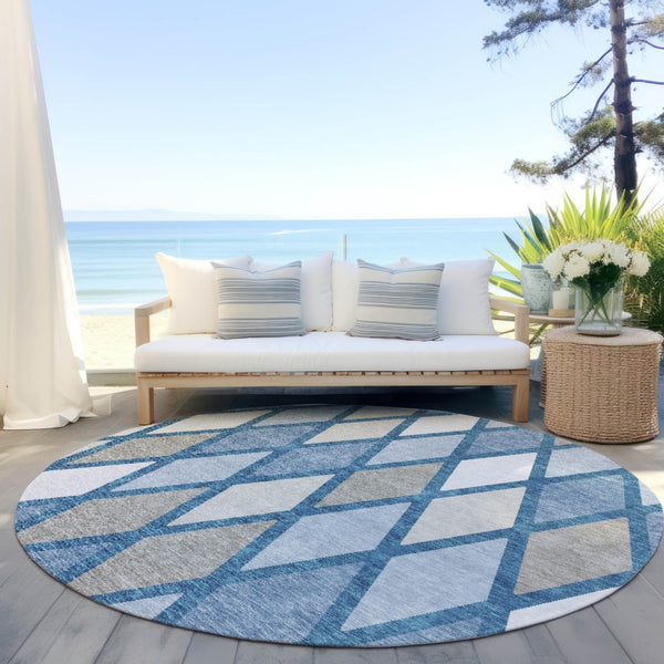 Homeroots 3' Stylish Artichoke Green Beige Ivory Geometric Washable Area Rug For Indoor And Outdoor Use 8' Round Polyester 592301