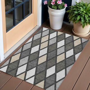 Homeroots 3' Stylish Artichoke Green Beige Ivory Geometric Washable Area Rug For Indoor And Outdoor Use 3' X 5' Polyester 592305