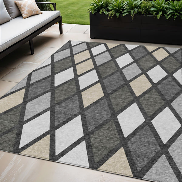 Homeroots 3' Stylish Artichoke Green Beige Ivory Geometric Washable Area Rug For Indoor And Outdoor Use 5' X 8' Polyester 592306