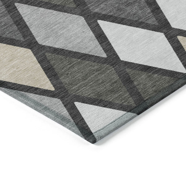 Homeroots 3' Stylish Artichoke Green Beige Ivory Geometric Washable Area Rug For Indoor And Outdoor Use 5' X 8' Polyester 592306