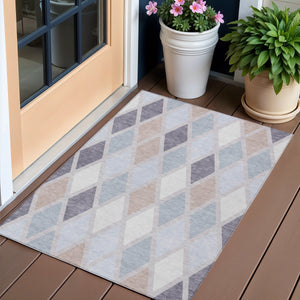 Homeroots 3' Stylish Artichoke Green Beige Ivory Geometric Washable Area Rug For Indoor And Outdoor Use 3' X 5' Polyester 592311