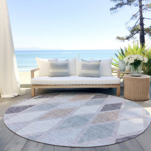 Homeroots 3' Stylish Artichoke Green Beige Ivory Geometric Washable Area Rug For Indoor And Outdoor Use 8' Round Polyester 592313