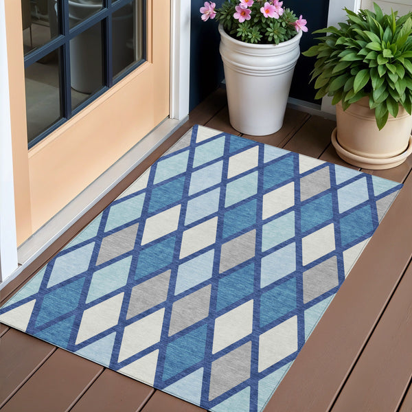 Homeroots 3' Stylish Artichoke Green Beige Ivory Geometric Washable Area Rug For Indoor And Outdoor Use 3' X 5' Polyester 592317