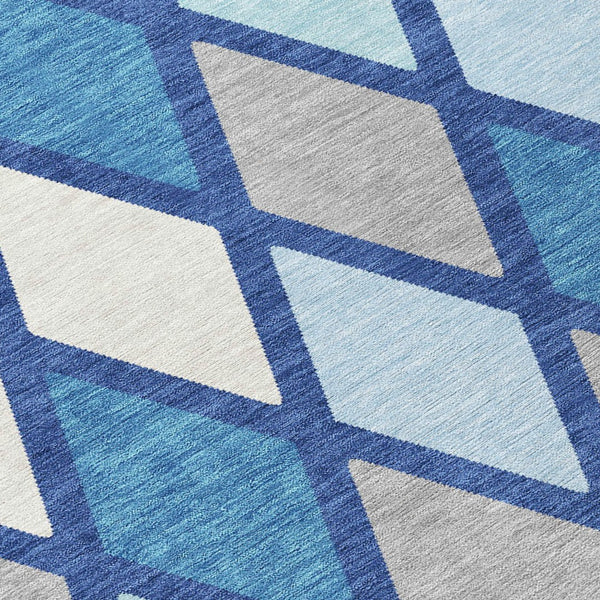 Homeroots 3' Stylish Artichoke Green Beige Ivory Geometric Washable Area Rug For Indoor And Outdoor Use 8' Round Polyester 592319