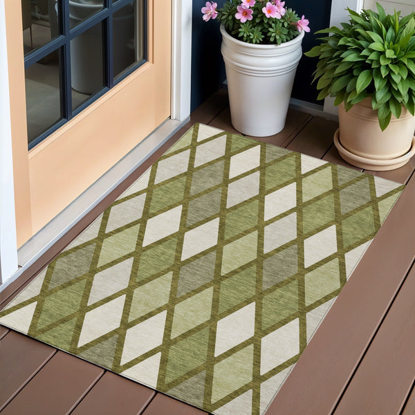Homeroots 3' Stylish Artichoke Green Beige Ivory Geometric Washable Area Rug For Indoor And Outdoor Use 3' X 5' Polyester 592323