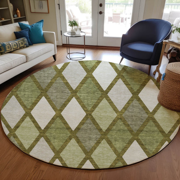 Homeroots 3' Stylish Artichoke Green Beige Ivory Geometric Washable Area Rug For Indoor And Outdoor Use 8' Round Polyester 592325