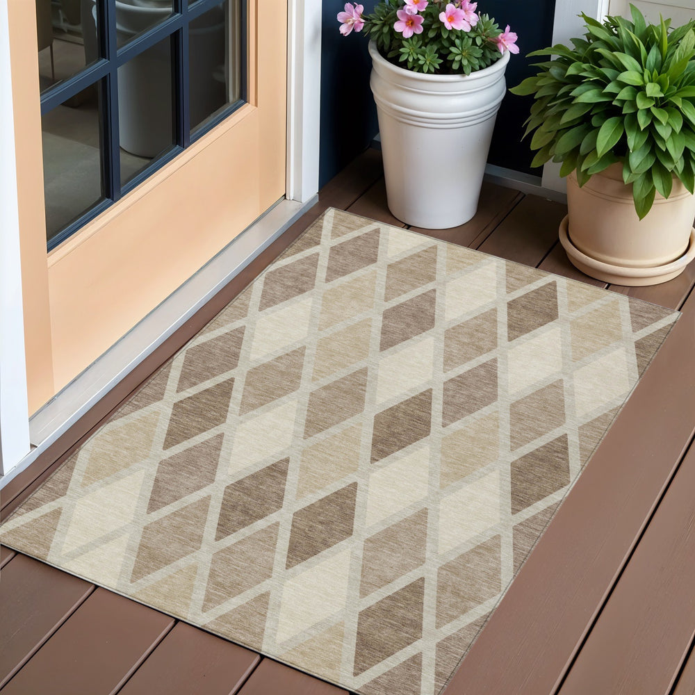 Homeroots 3' Stylish Artichoke Green Beige Ivory Geometric Washable Area Rug For Indoor And Outdoor Use 3' X 5' Polyester 592347