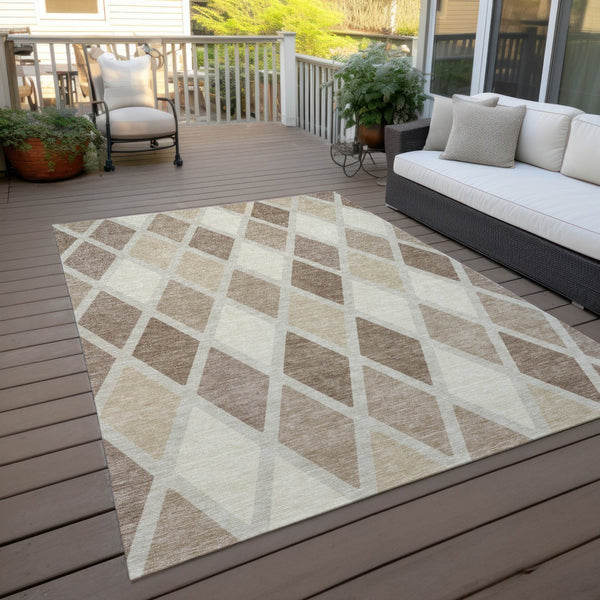 Homeroots 3' Stylish Artichoke Green Beige Ivory Geometric Washable Area Rug For Indoor And Outdoor Use 5' X 8' Polyester 592348