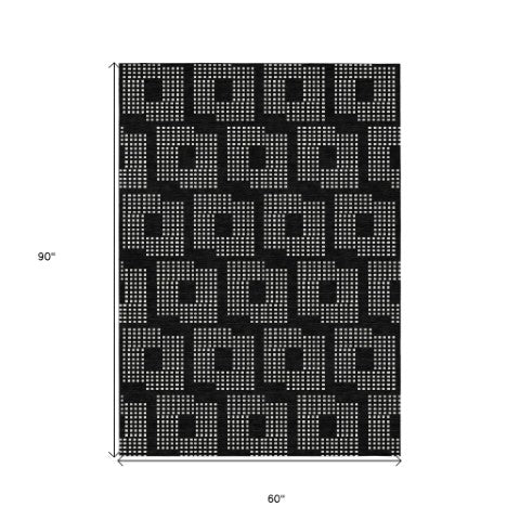 Homeroots 3' Artichoke Green Geometric Washable Indoor Outdoor Area Rug For Stylish Living Spaces & Patios 5' X 8' Polyester 592516