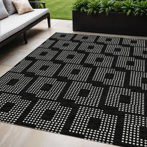 Homeroots 3' Artichoke Green Geometric Washable Indoor Outdoor Area Rug For Stylish Living Spaces & Patios 5' X 8' Polyester 592516