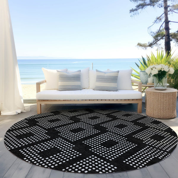 Homeroots 3' Artichoke Green Geometric Washable Indoor Outdoor Area Rug For Stylish Living Spaces & Patios 8' Round Polyester 592517