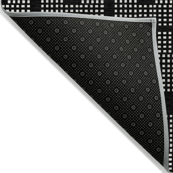 Homeroots 3' Artichoke Green Geometric Washable Indoor Outdoor Area Rug For Stylish Living Spaces & Patios 8' X 10' Polyester 592518